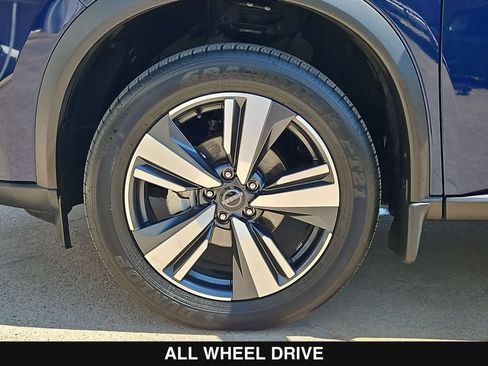 Used 2025 Nissan Rogue SL AWD/4WD image 35