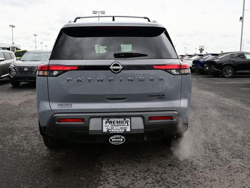 New 2026 Nissan Pathfinder Platinum image 7