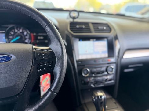 Used 2018 Ford Explorer XLT w/ Equipment Group 202A FWD image 8