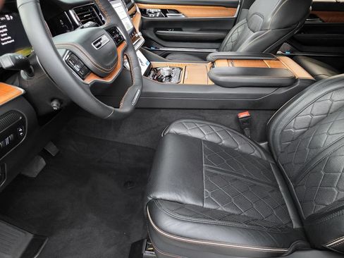 Used 2024 Jeep Grand Wagoneer Series III w/ Flexible Seating Group AWD/4WD image 7