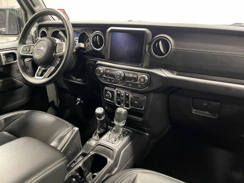 Used 2019 Jeep Wrangler Unlimited Sahara AWD/4WD image 28