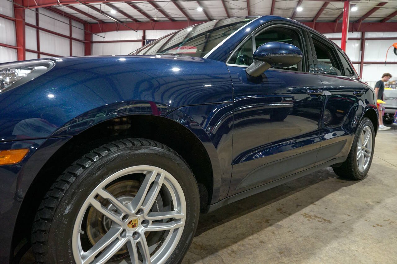 Used 2018 Porsche Macan AWD/4WD image 33