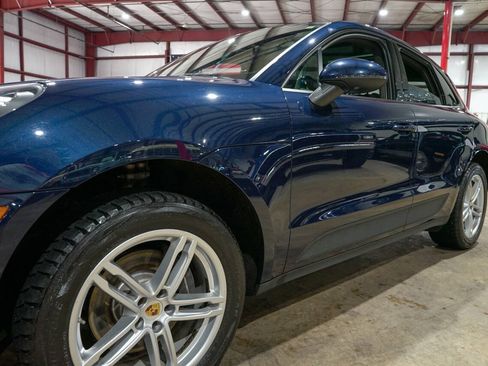 Used 2018 Porsche Macan AWD/4WD image 33