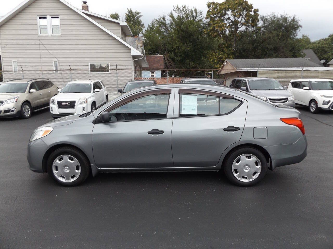 Used 2012 Nissan Versa S w/ Cruise Control Pkg FWD image 10