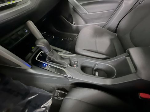 Used 2024 Toyota Corolla Cross LE image 25