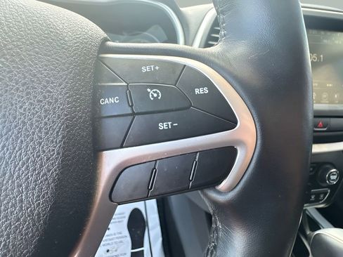 Used 2018 Jeep Cherokee Trailhawk w/ Cold Weather Group AWD/4WD image 20