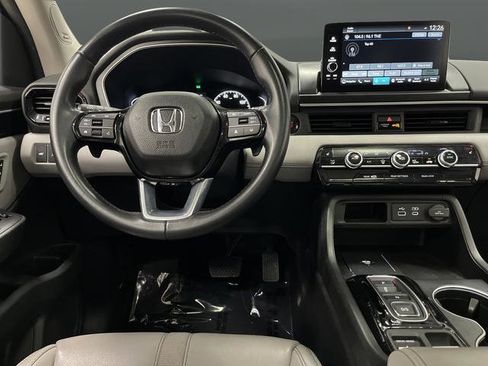Used 2024 Honda Pilot Touring image 5