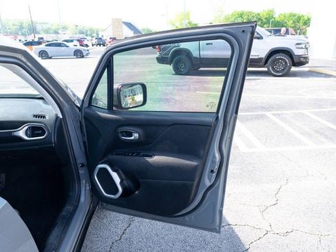 Used 2020 Jeep Renegade Latitude w/ UConnect 8.4 Nav Group image 13