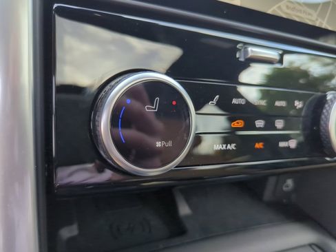 Certified 2024 Land Rover Discovery Dynamic SE image 25