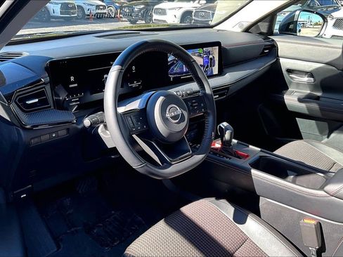 Used 2025 Nissan Kicks SR image 14