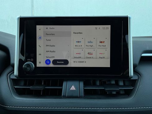 Used 2025 Toyota RAV4 XLE image 31