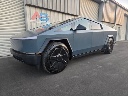 Used 2024 Tesla Cybertruck AWD Crew Cab image 3