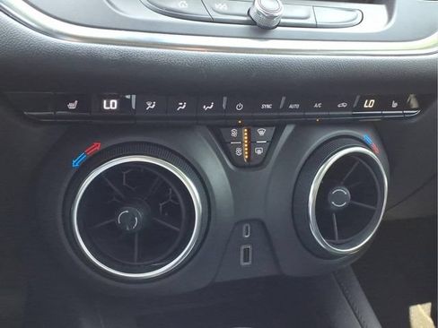 Used 2022 Chevrolet Blazer LT FWD image 12