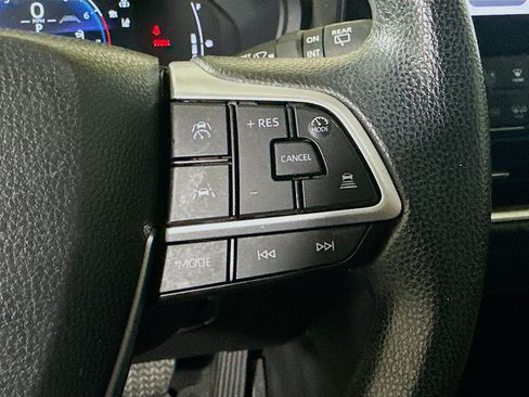 Used 2025 Toyota Grand Highlander FWD image 17