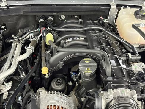 Used 2023 Jeep Gladiator Overland w/ Popular Equipment Package AWD/4WD image 35