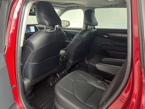 Used 2021 Toyota Highlander Limited AWD/4WD image 26