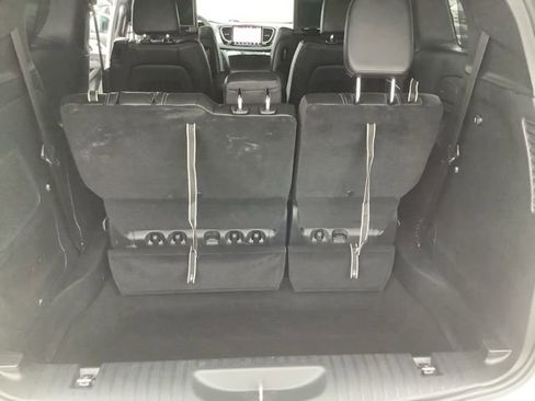 Used 2024 Chrysler Pacifica Touring-L w/ Uconnect Theater Family Group image 12