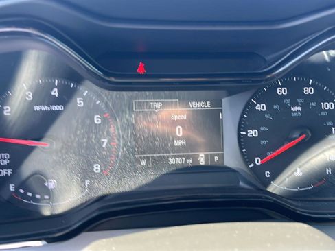 Used 2025 Chevrolet Trax LS FWD image 9