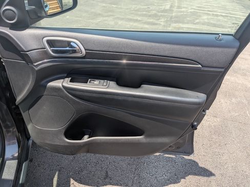 Used 2018 Jeep Grand Cherokee Limited AWD/4WD image 38