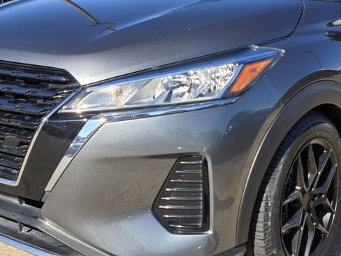 Used 2022 Nissan Kicks SV image 9