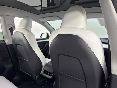 Used 2023 Tesla Model Y Long Range image 36