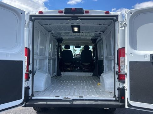 Used 2025 RAM ProMaster 2500 w/ Convenience Group FWD image 6