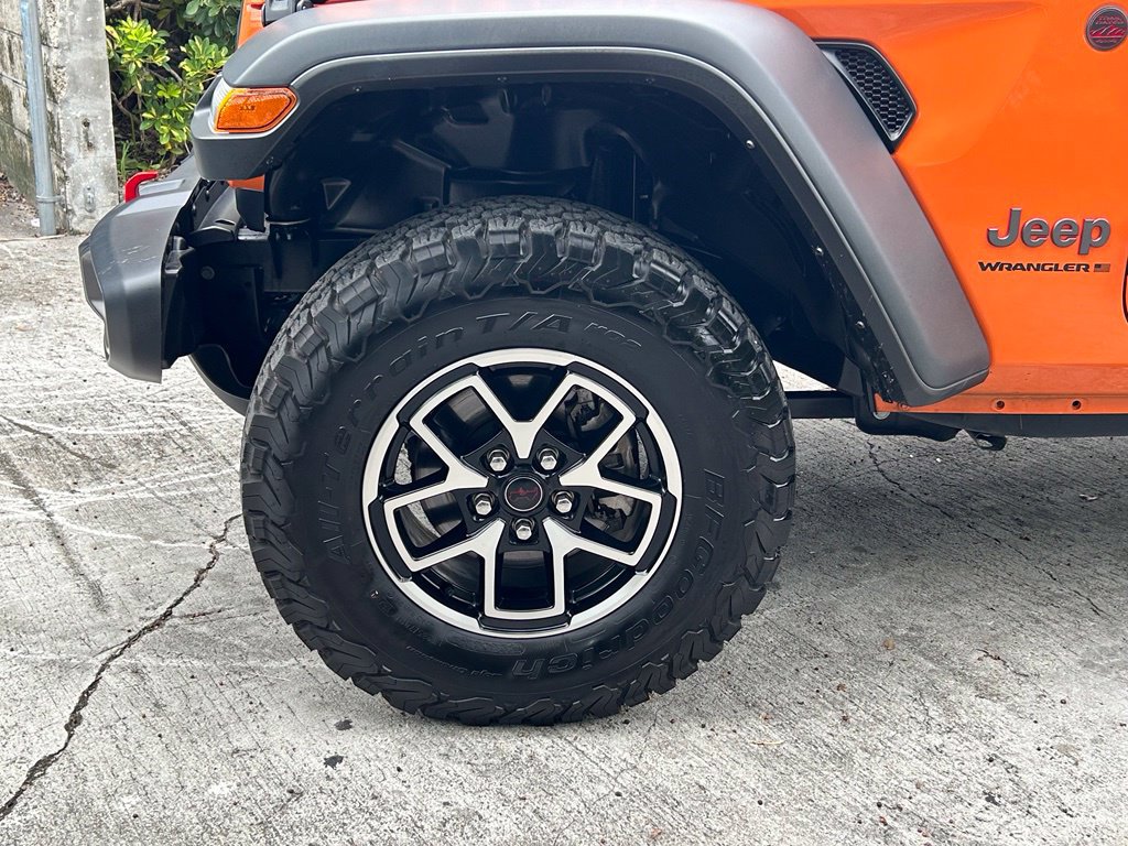 Used 2025 Jeep Wrangler Unlimited Rubicon w/ Convenience Group AWD/4WD image 26