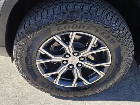 Certified 2025 GMC Acadia AT4 w/ Luxury Package image 9