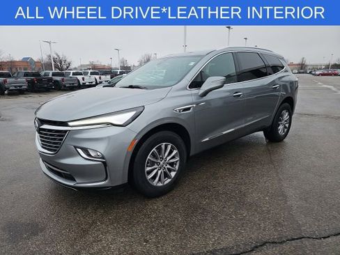 Used 2023 Buick Enclave Essence image 7