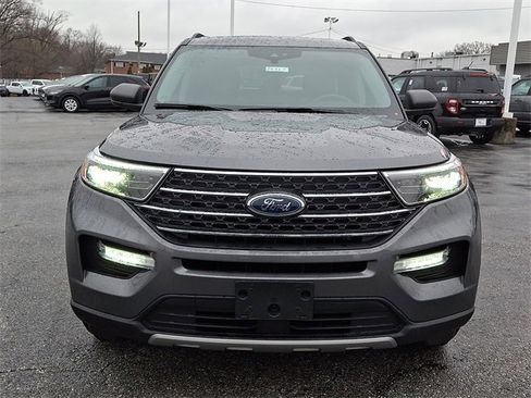 Used 2022 Ford Explorer XLT w/ Equipment Group 202A image 2