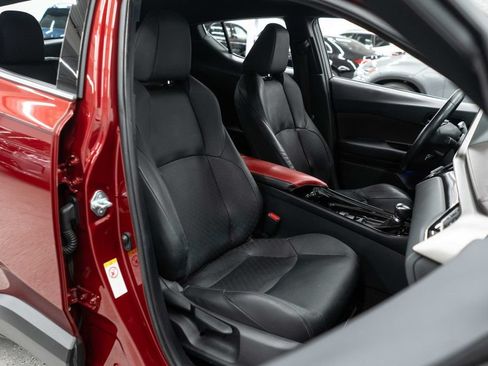 Used 2019 Toyota C-HR Limited FWD image 11