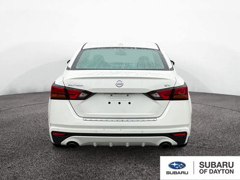 Used 2021 Nissan Altima 2.5 SV w/ SV Premium Package image 4