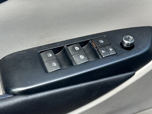 Used 2018 Toyota Highlander XLE FWD image 14