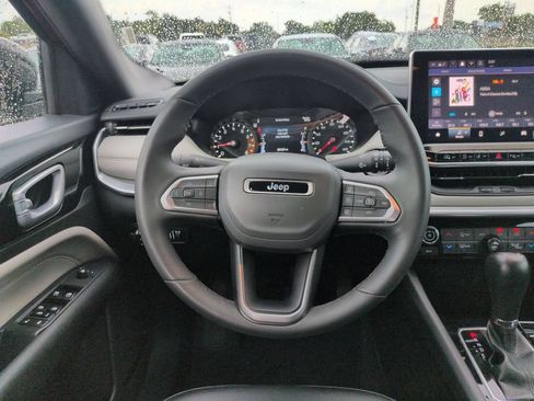 Used 2025 Jeep Compass Limited AWD/4WD image 22