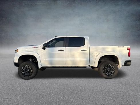 Used 2025 Chevrolet Silverado 1500 LT Trail Boss w/ Convenience Package II AWD/4WD image 2