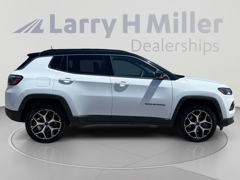 Certified 2025 Jeep Compass Limited AWD/4WD image 6