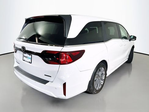 New 2026 Honda Odyssey Touring image 7