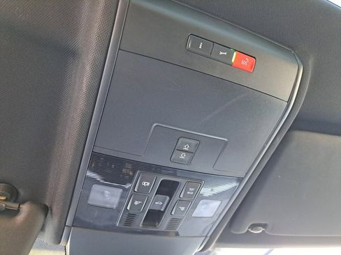 Used 2020 Volkswagen Atlas Cross Sport SEL R-Line image 33