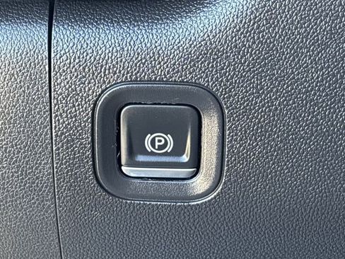 Used 2022 Chevrolet Silverado 1500 High Country w/ Technology Package image 23