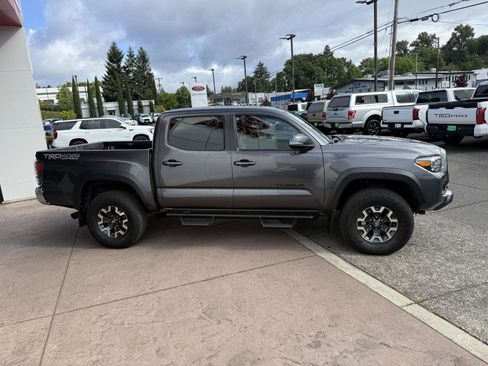Used 2023 Toyota Tacoma TRD Off-Road w/ Black Out Package (TMS) AWD/4WD image 7