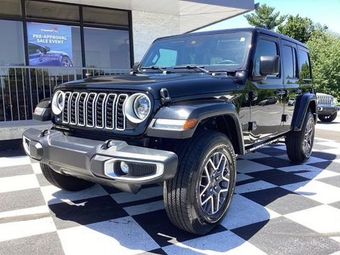 Used 2025 Jeep Wrangler Unlimited Sahara AWD/4WD image 1