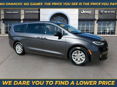 Used 2023 Chrysler Pacifica Touring-L