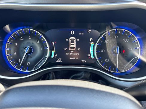 Used 2025 Chrysler Pacifica Select FWD image 42