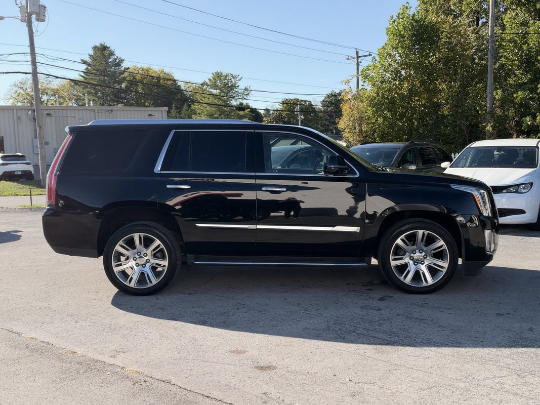 Used 2019 Cadillac Escalade Luxury AWD/4WD image 7
