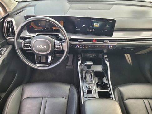 Used 2024 Kia Sorento S image 11