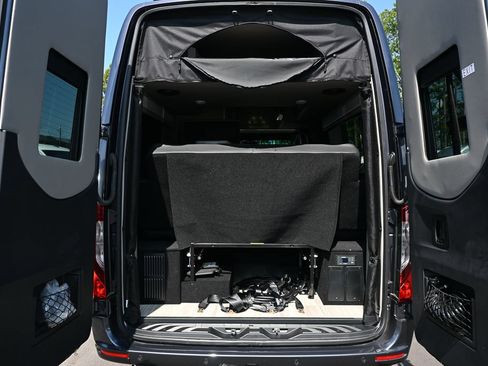 Used 2023 Mercedes-Benz Sprinter 2500 image 36