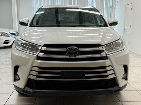Used 2017 Toyota Highlander Plus image 2