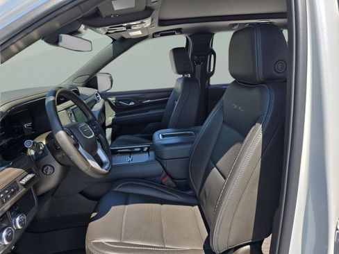 Used 2024 GMC Yukon Denali RWD image 27