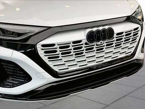Certified 2024 Audi Q8 e-tron Prestige w/ Prestige Package AWD/4WD image 29