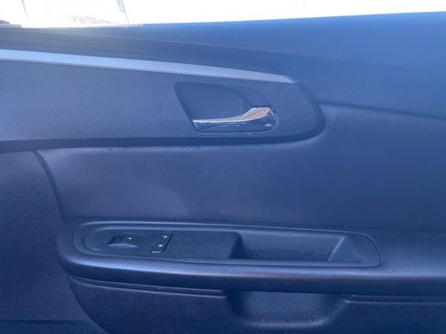 Used 2010 Chevrolet Traverse LT w/ Personal Connectivity Package image 24